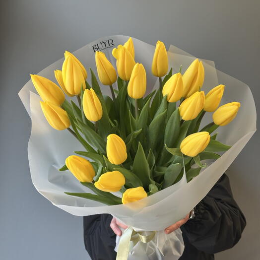 Стильный монобукет из 21 тюльпана
