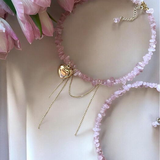 Колье из розового кварца