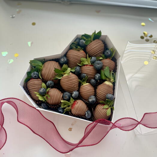 Клубника в шоколаде и ничего лишнего