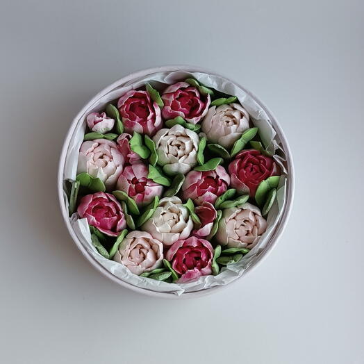 Зефирные цветы в шляпной коробке