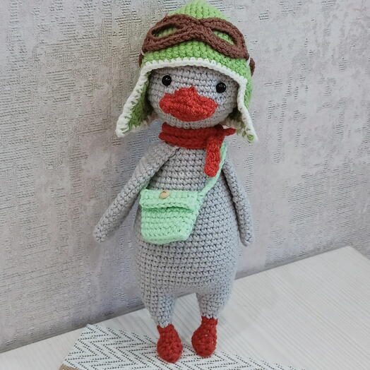 Вязаная уточка авиатор ручной работы