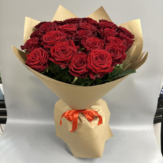 Розы в крафте 25 штук
