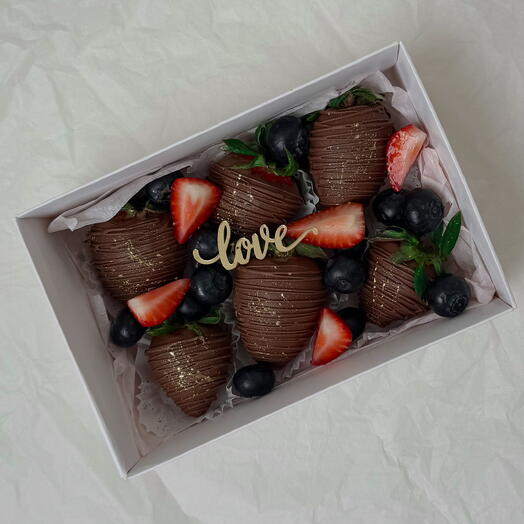Клубника в шоколаде 6шт «love» 1