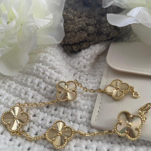 Golden clover bracelet