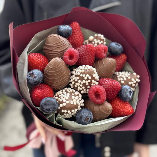 Букет из клубники с днём рождения