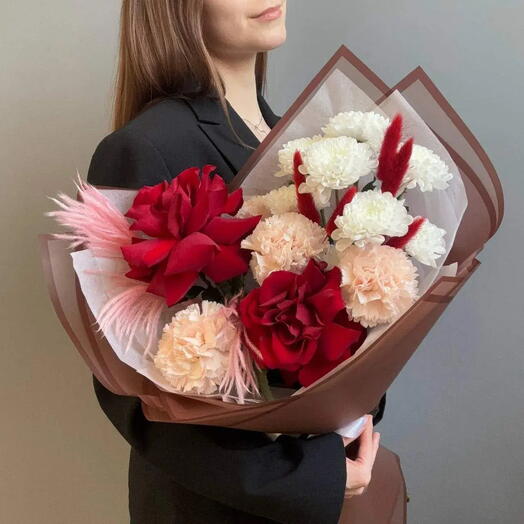 Авторский букет с красными французскими розами