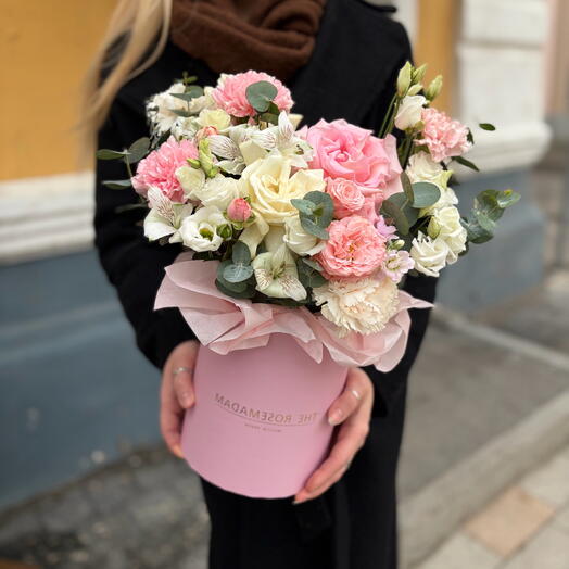Цветы в коробке: розы, альстромерия, эустома