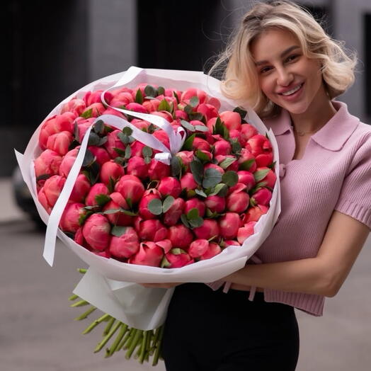 51 пион корал шарм букет