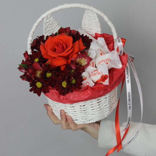 Композиция 772 / конфеты, роза, альстромерия