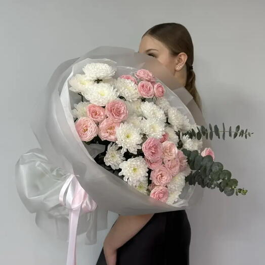 Букет из хризантем и кустовых роз M