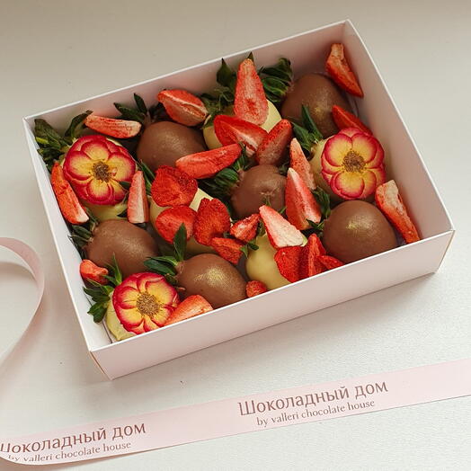Клубника в шоколаде для любимой мамы, жены, дочки, подруги, сестры, девушки