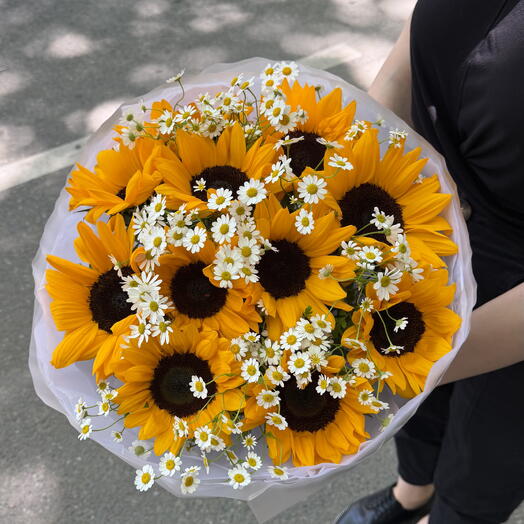 Sunflowers with daisies