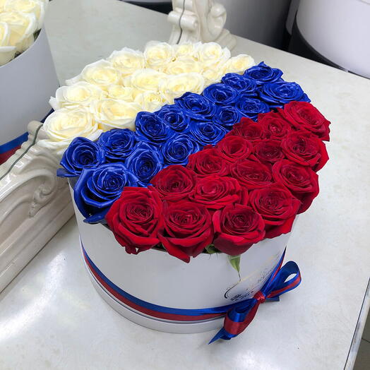 Флаг России из роз - 51 шт