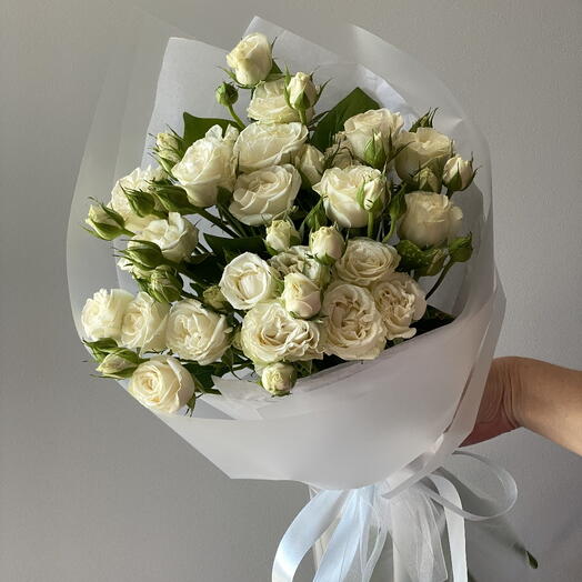 White roses, букет из кустовых роз
