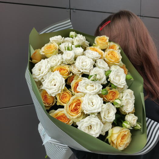 Букет из 9 кустовых роз