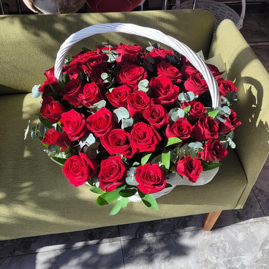 Корзина с красными розами 45 штук