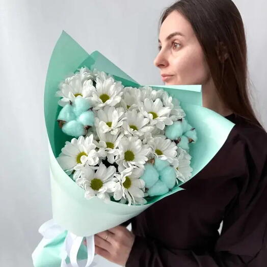 Букет хризантем и хлопка