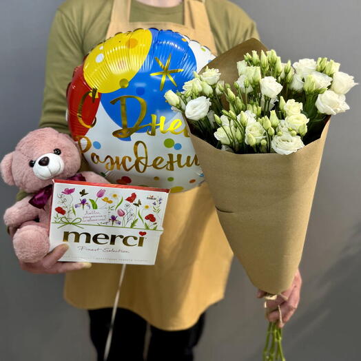 Букет из 5 белых эустом в крафте + медведь+ конфеты мерси+ фольгированный шар с Днем Рождения