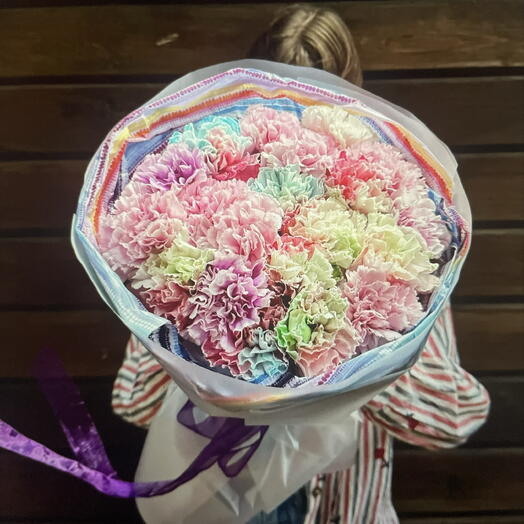 Букет из цветной и одноголовой гвоздики