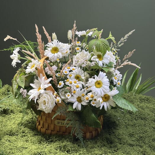 Корзина с ромашками