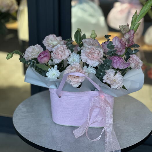 Шикарная корзинка с пионами и гладиолусом 💞