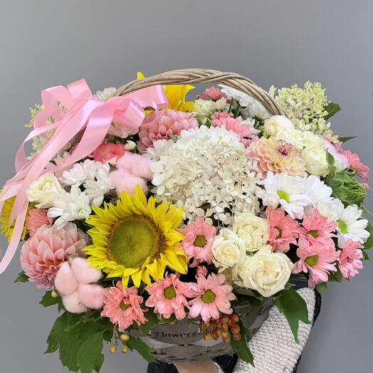 Корзинка с подсолнухами