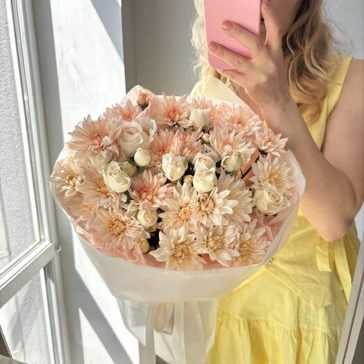 Букет с кустовыми розами