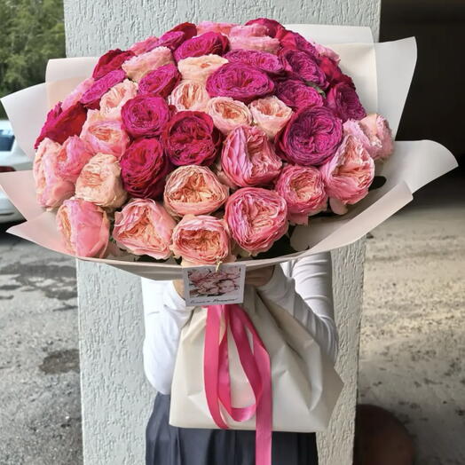 Букет микс пионовидных роз в красивом оформлении 😍🍓