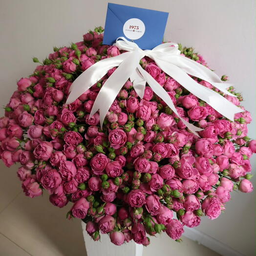 Big Spray Roses Basket