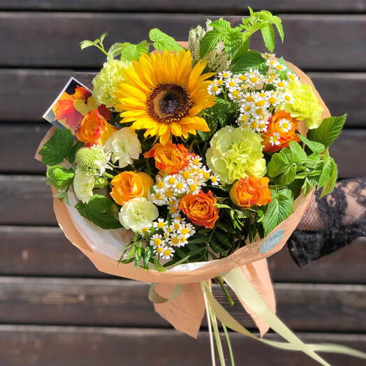 Яркий летний букет с подсолнухом🌻