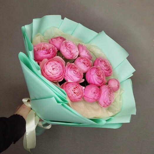 Букет с пионовидной яркой кустовой розой 💕