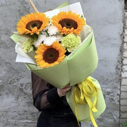 Букет с подсолнухами и пшеницей