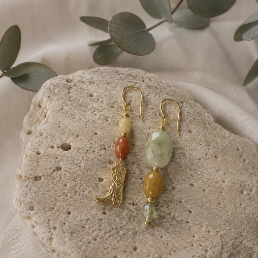 Серьги из натуральных камней с сапогом