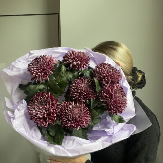 Букет красные розы кустовые розовые розы диантус альстромерия