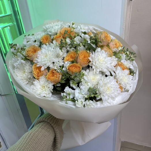 Букет сборный с кустовой розой