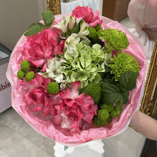 Сборный букет из французских роз и гортензии 🩷💚