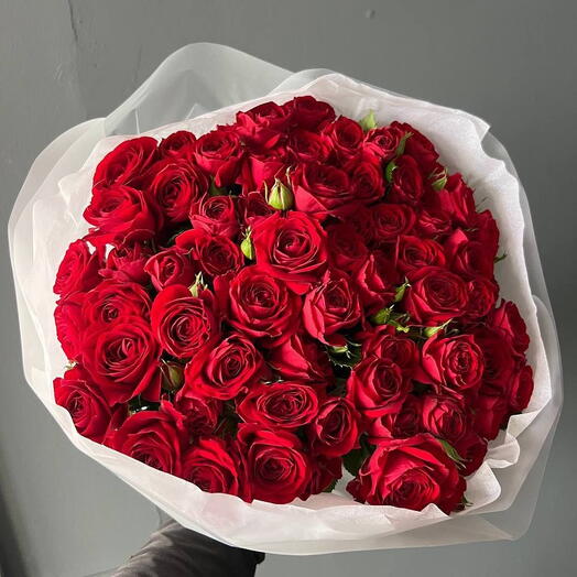 Букет из 19 кустовых роз «Red Bubbles»