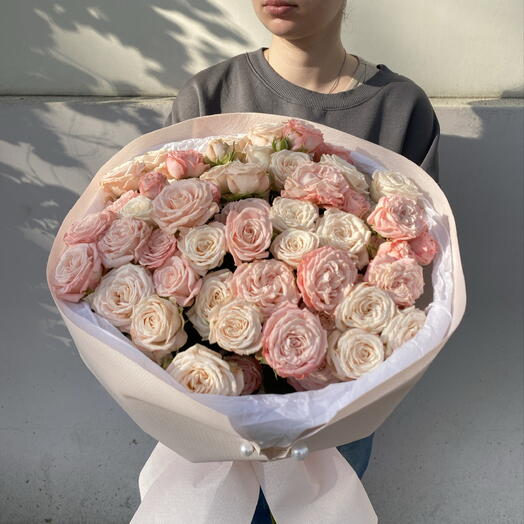 Для любимой 🌸 воздушный моно букет из кустовых роз