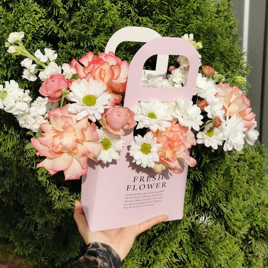 Сумочка с розой, маттиолой и хризантемой🌸