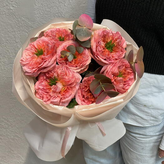 Букет из пионовидных роз и эвкалипта 💚