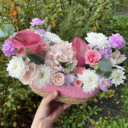 Композиция из калла, гортензия,  диантус,  маттиола,  роза кустовая,  хризантема