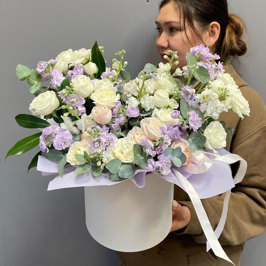 Композиция с Ароматной Маттиолой, Кустовыми Розами и Эвкалиптом 💜