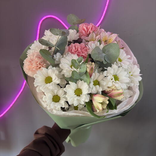 Ромашки с альстромериями в нежном букете💐