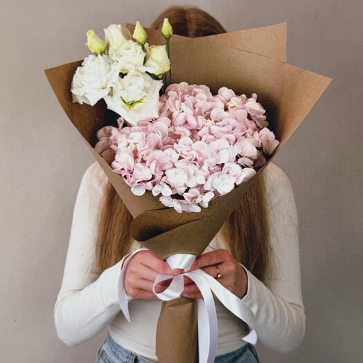 Красивый букет: розовая гортензия и эустома в крафте 💖МИНИ-букет💖