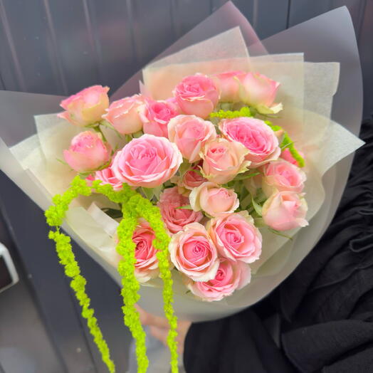 Дизайнерский букет🍋‍🟩кустовые розы с амарантом🌸