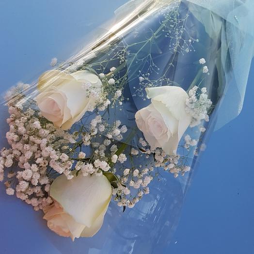 Rosas con gypsophila