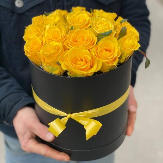 19 roses in a hatbox
