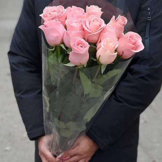 Розовые розы