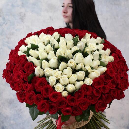 Сердце из 151 розы