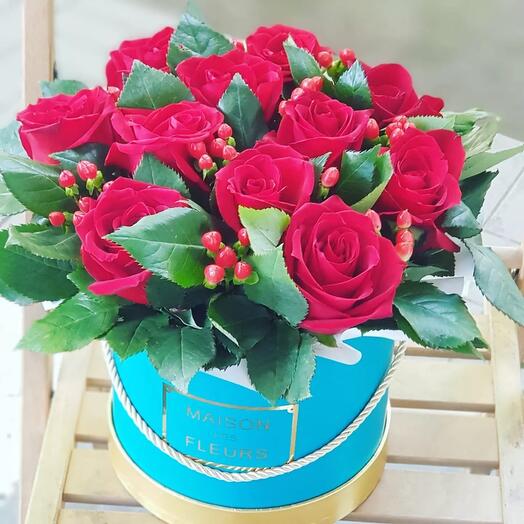 Ramo real con rosas rojas